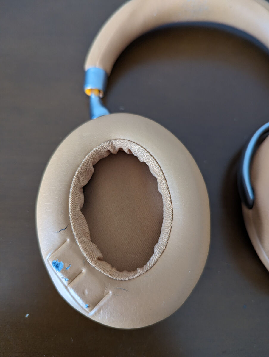 Parrot Zik 3 over Stitched Bluetooth Headphone cream Color Parrot Zik 3 over Stitched Bluetooth Headphone cream Color