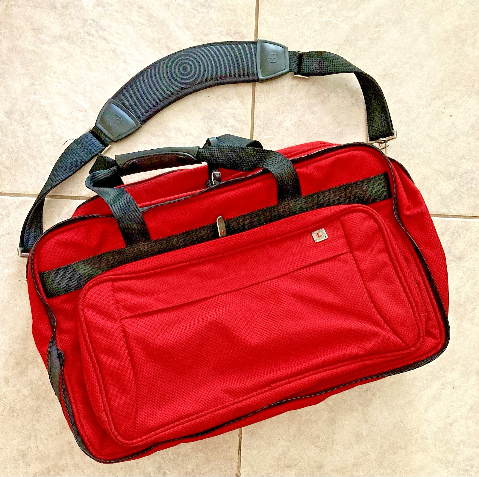 Zipper Expands Detachable Strap