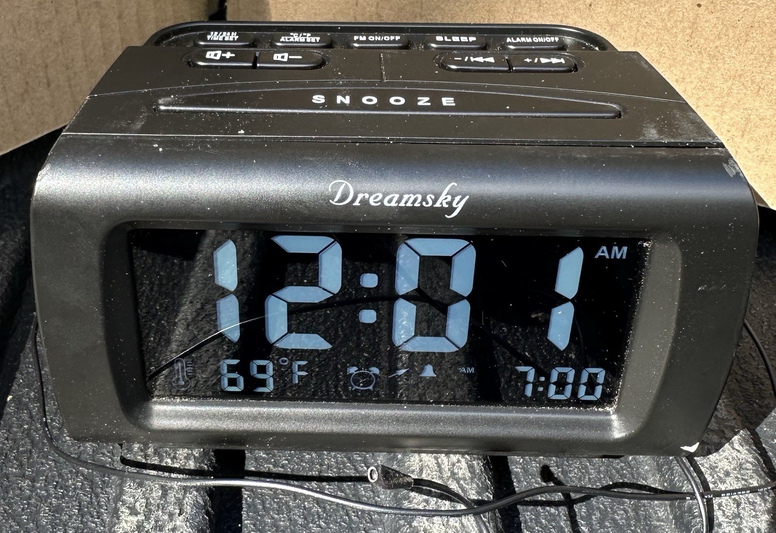 DreamSky DS206 Dual Alarm Clock Radio - FM/AM, USB Charging, Battery Backup