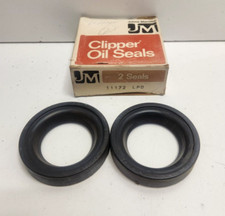 LOT OF 2 NEW OLD STOCK! JM CLIPPER 1.5" X 2.375" OIL SEALS 11172-LPD-1