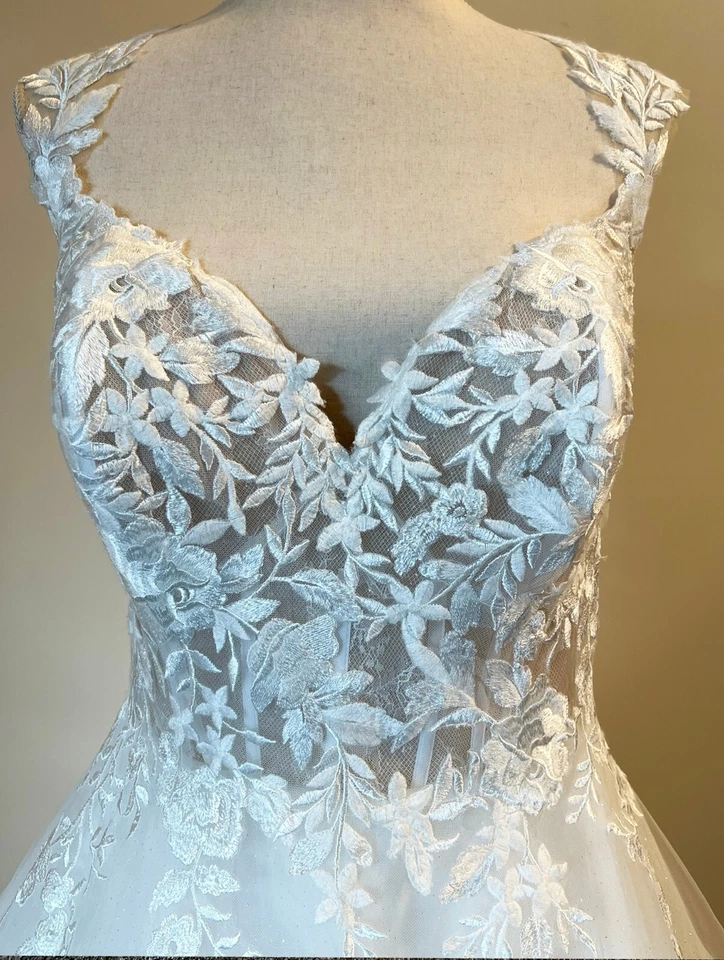 Allure 新娘婚礼礼服全新带标签从未穿过或风格 '9912' — 第 3/4 张图片