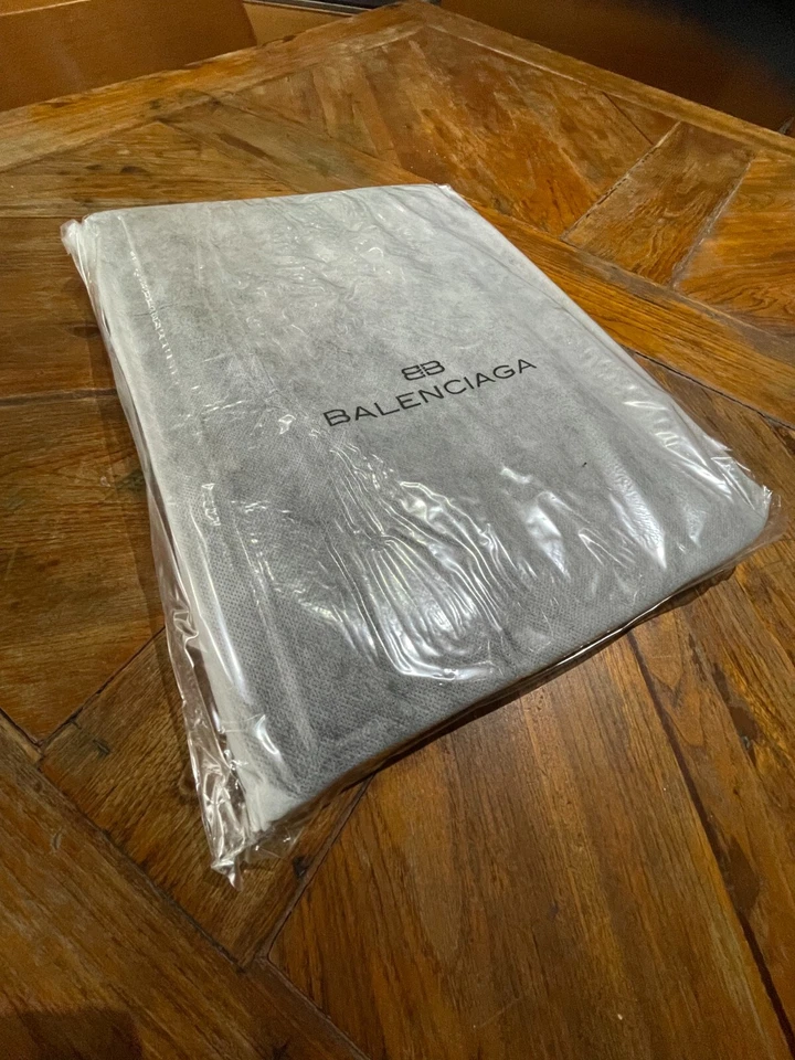 Cartella Portablocco A4 (e iPad/Mac), Firmato BALENCIAGA, molto elegante - Immagine 2 di 4