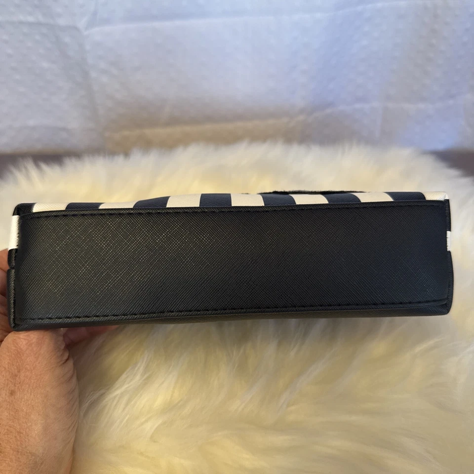 Bolsa de cosméticos Nordstrom a rayas con amapolas rojas (talla 9 pulgadas X 7) Foto 4 de 4