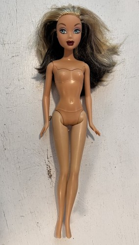 Barbie My Scene Swappin' Styles Kennedy Doll Blonde Black Highlight Streak Hair