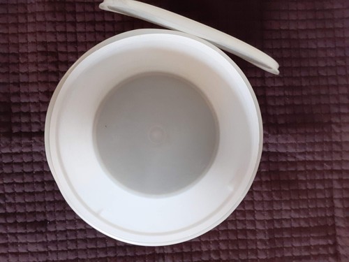 Tupperware Round Storage Container 7.5 cup Sheer with Lid - Picture 4 of 4