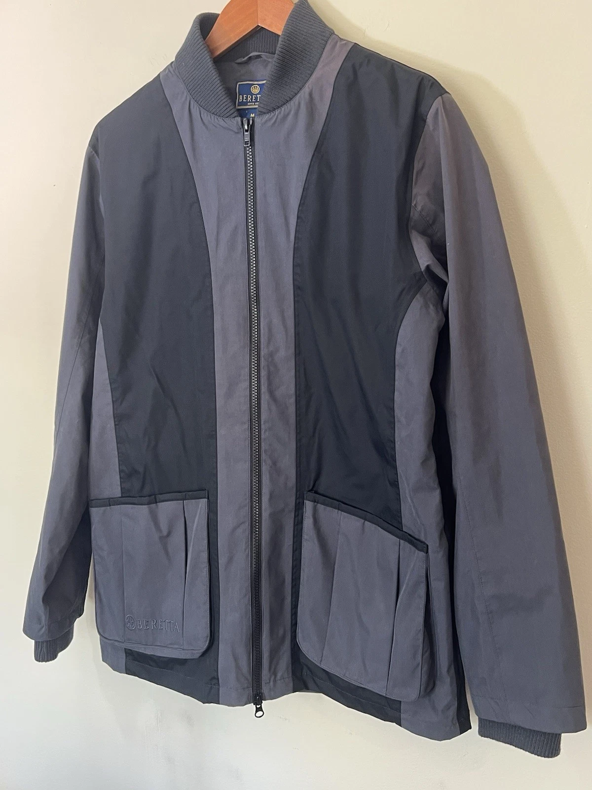 Beretta Bisley Waterproof Shooting Jacket Men's Size Medium Grey Black EUC - product detail image 3