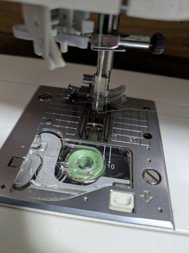 Máquina de coser computarizada JUKI Exceed HZL-F300JP cortadora de hilo automática probada - Imagen 14 de 20