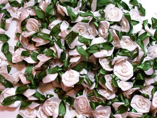 Offray Light Ivory Satin Flat Rose Flower Applique X 20 pieces Moss Leaf B15 - Picture 4 of 4