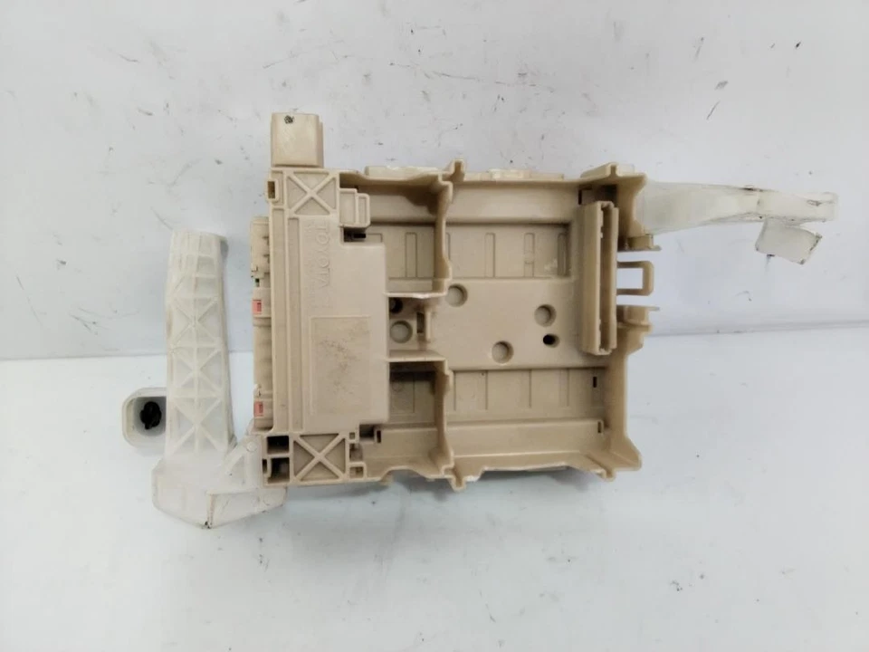 Porta Fusibili per TOYOTA AYGO (B4) X-Play Business 2014 1738939 - Immagine 3 di 4