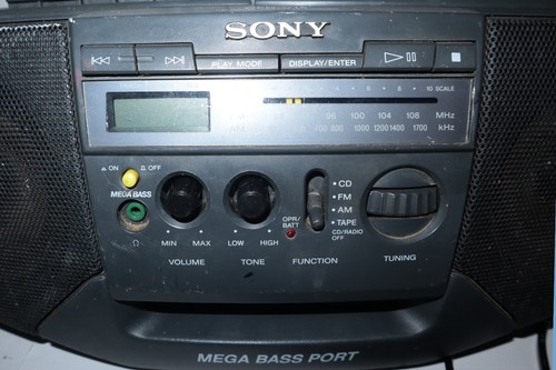 Vintage Sony Boombox CFD-V15 CD/Radio/Cassette Mega Bass - Tested & Working - Picture 4 of 18