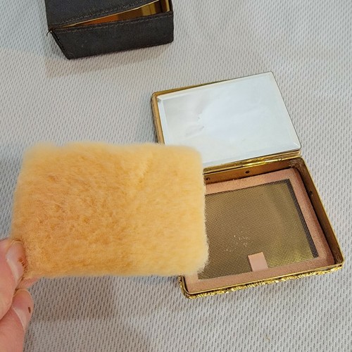 Vtg Womens Compact Wadsworth w black box 1940s 50s ornate thistle gold tone - Picture 8 of 10