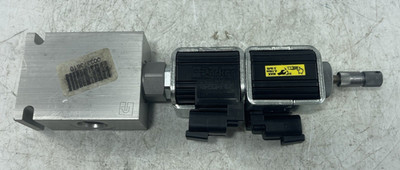 New Parker GS045250ND SPD012H-A8T 4-Way 3-Position Spool-Type Solenoid Valve