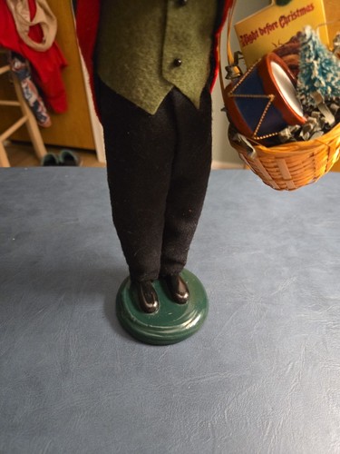 Byers Choice Man Caroler With Raggedy Andy Basket Of Gifts Tree, Drum LE 49/100 - Picture 4 of 7