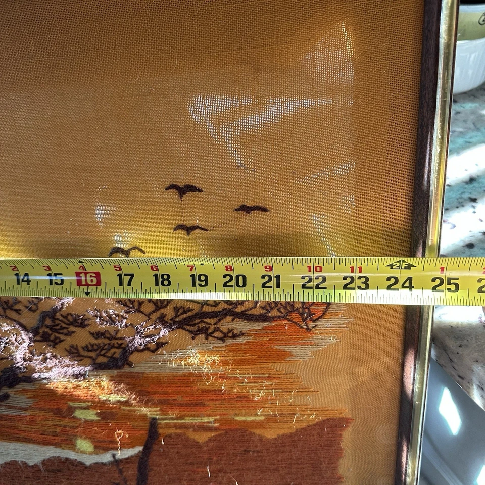 Vintage Enmarcado 1975 Bordado Punta de Aguja Puesta de Sol Nat’l Paragon Foto 2 de 4