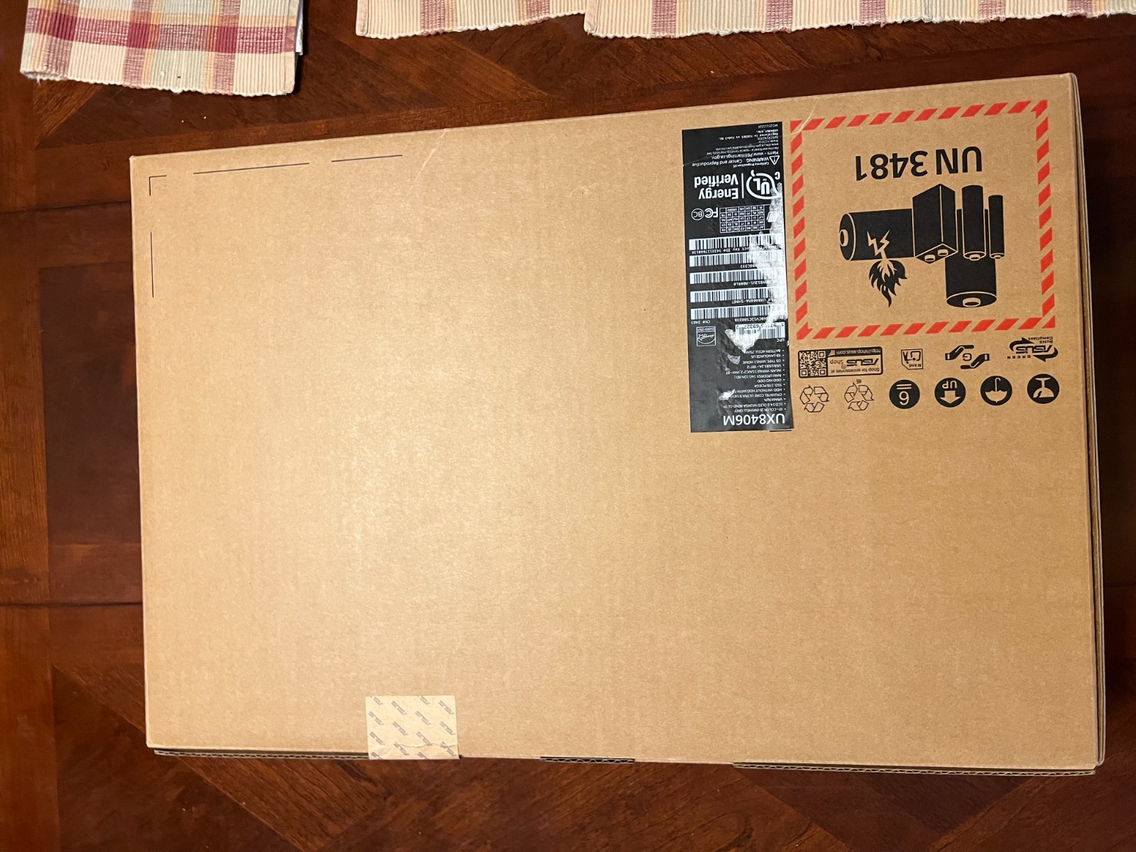 ASUS UX8406CA-PS99T, 14-Inch Laptop, with Intel Core Ultra 9 285H, 1 TB SSD (Solid State Drive), Windows 11 Home