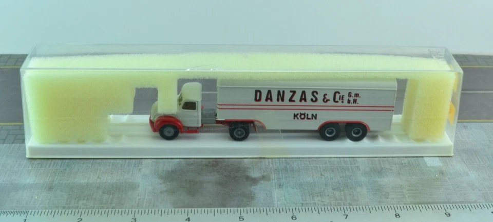 Brekina 4265 Old Timer Magirus Mercur Tractor Trailer DANZAS 1:87 Scale  - Image 3 of 3