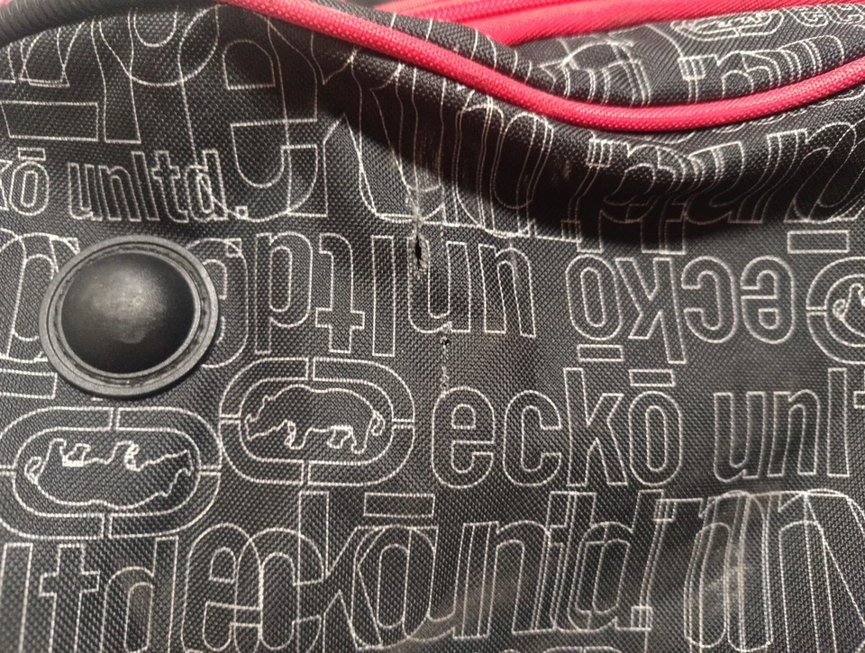 Ecko Unltd. Bolsa de lona con ruedas ilimitada 32" negra y roja Foto 3 de 4