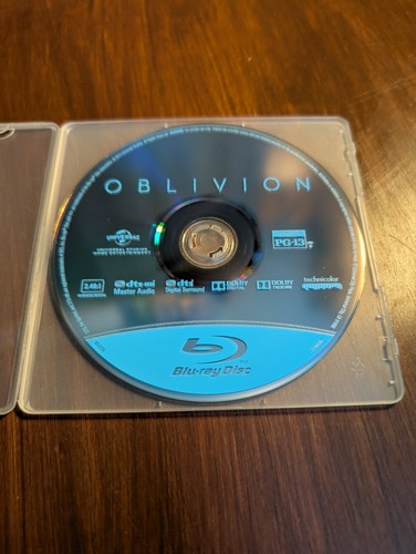Oblivion (Blu-ray) -Tom Cruise- Like New- Disc only! with blank cd case