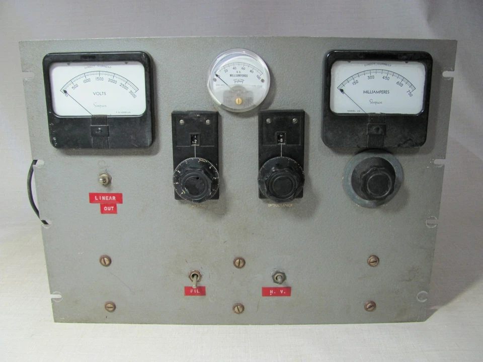 AMPLIFICADOR LINEAL RF MILITAR DE COLECCIÓN - ERA DE LA SEGUNDA GUERRA MUNDIAL CON TUBOS RCA 813 VT-144 SIN PROBAR Foto 2 de 4