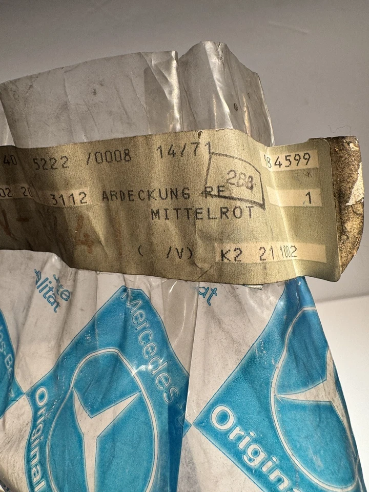 FUNDA CINTURÓN SEGURIDAD LADO DERECHO INTERIOR NUEVO W124 MERCEDES 1249190220 BORGOÑA Foto 3 de 4