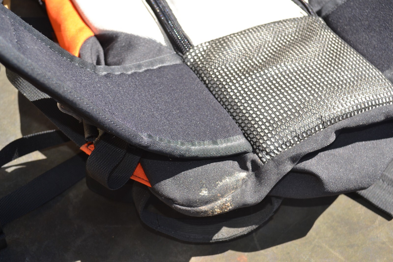 DAKINE POACHER SNOWBOARDING BACKPACK