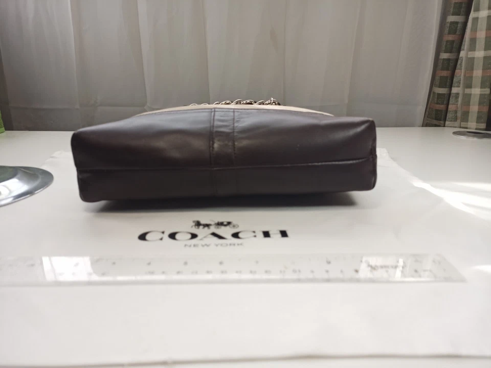 蔻驰 Ashley 中号棕色米色褶皱嬉皮包签名 Sateen 皮革表带 — 第 4/4 张图片