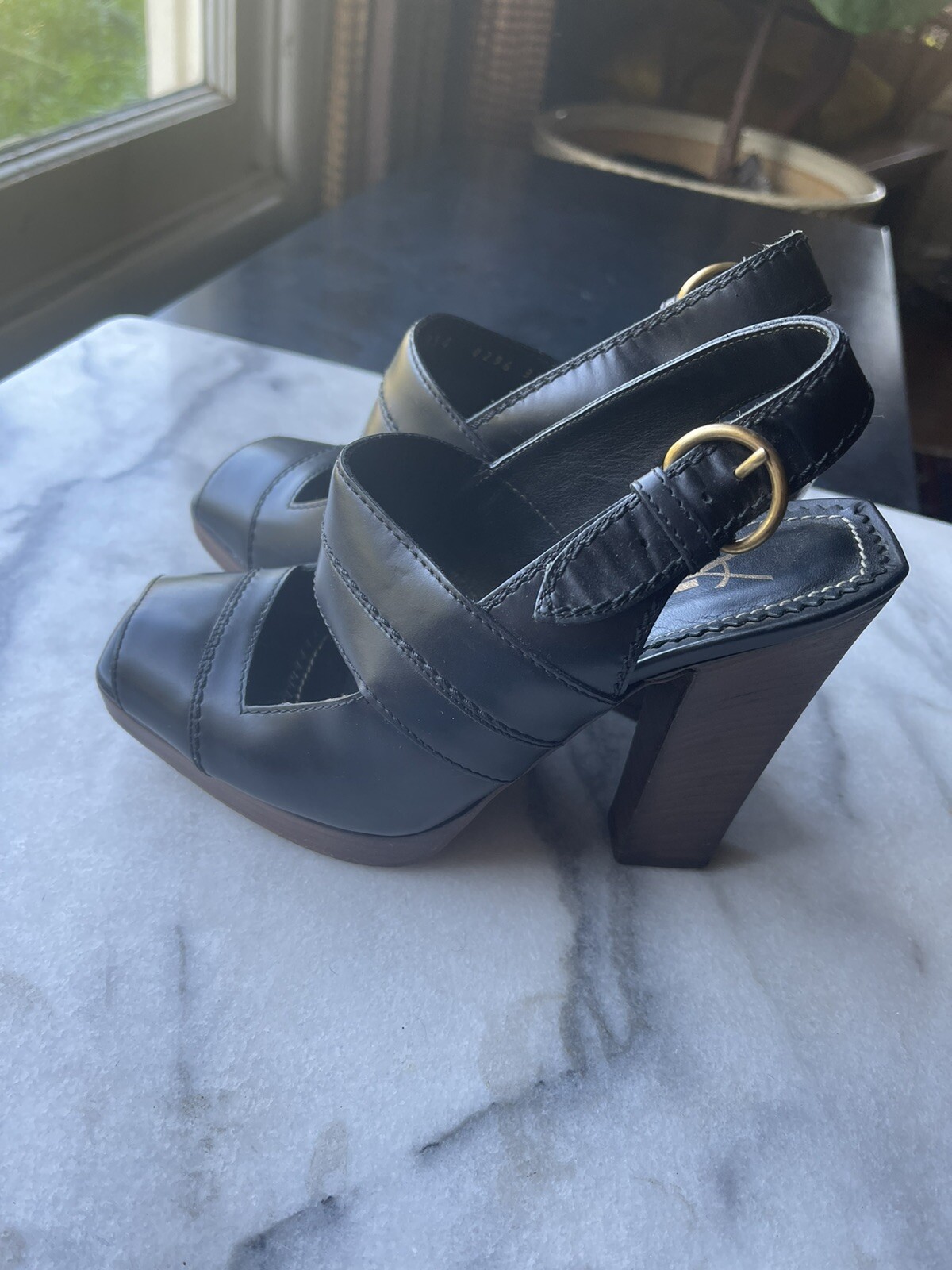 SAINT LAURENT Tacchi posteriori imbracatura vintage YSL in pelle nera punta aperta 35 5