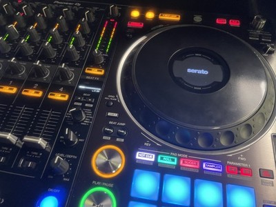 Pioneer DDJ-1000SRT DJ Controller with A Brand New Magma Case