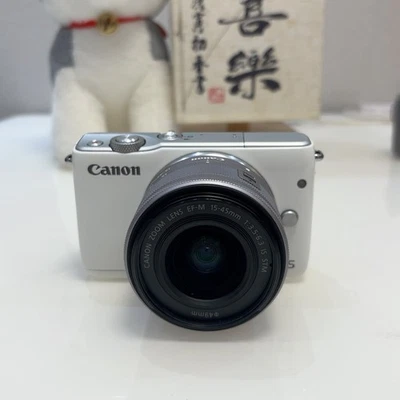 Canon EOS M10 Mirrorless Digital Camera 18.0MP with EF-M 15-45mm Lens White - Image 1 of 4
