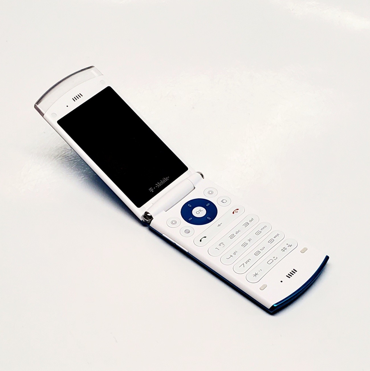 LG Lollipop GD580 Blue Cellular 3G Flip Phone - with Box