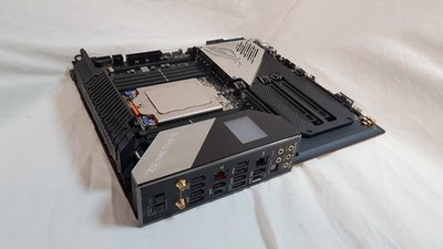 ASUS ROG Zenith II Extreme Gaming Mainboard mit AMD Ryzen Threadripper 3970X