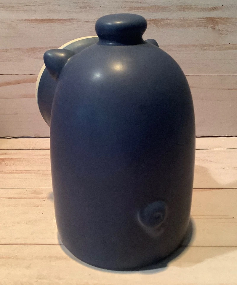 Cerdo de sal de cerámica azul internacional con cuchara RSVP Foto 3 de 4