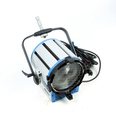 Arri True Blue ST-2 2000W Studio Fresnel Light - Stand Mount SKU#2068039