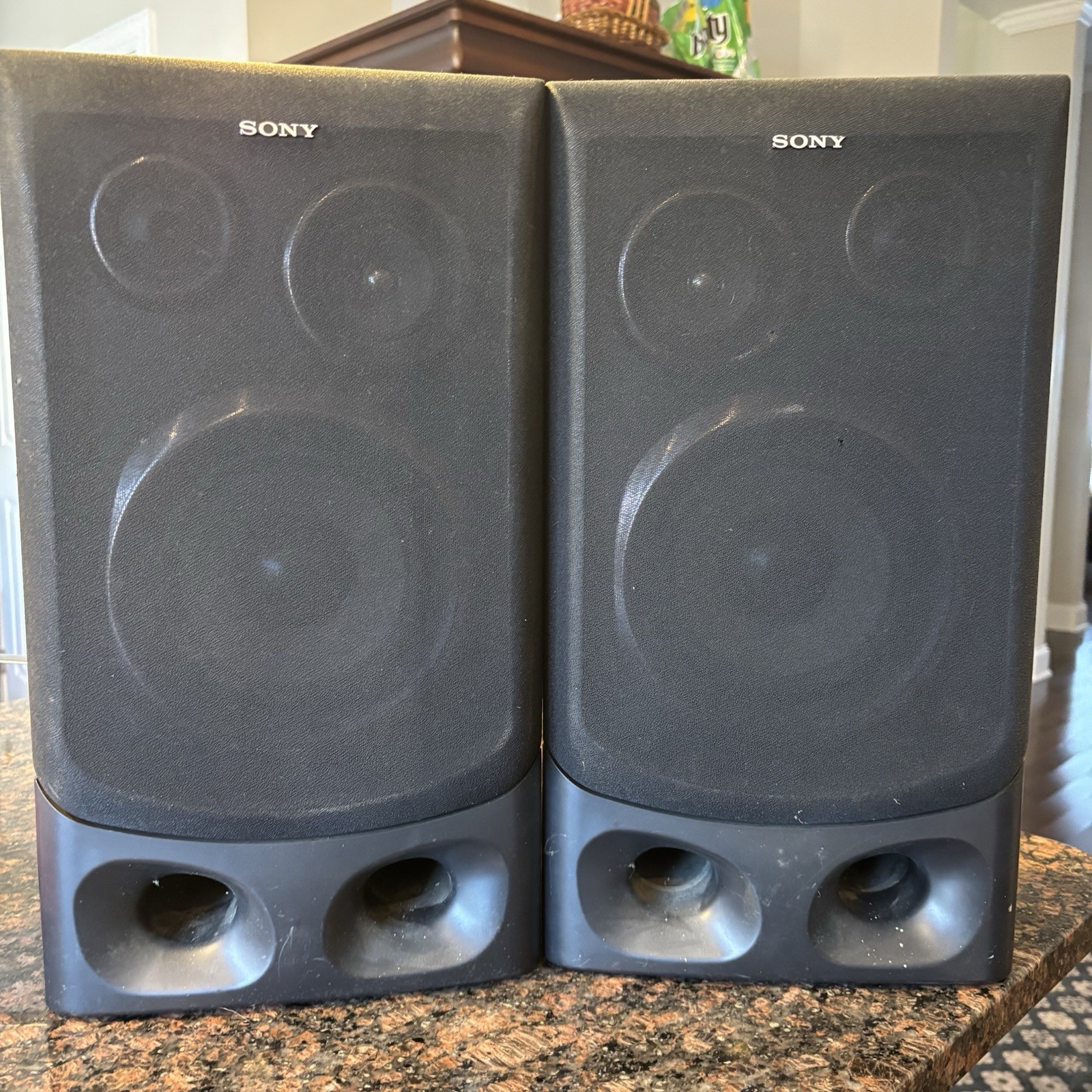 Two Sony SS-D555 Speakers - Includes Speaker Wire - Tested W