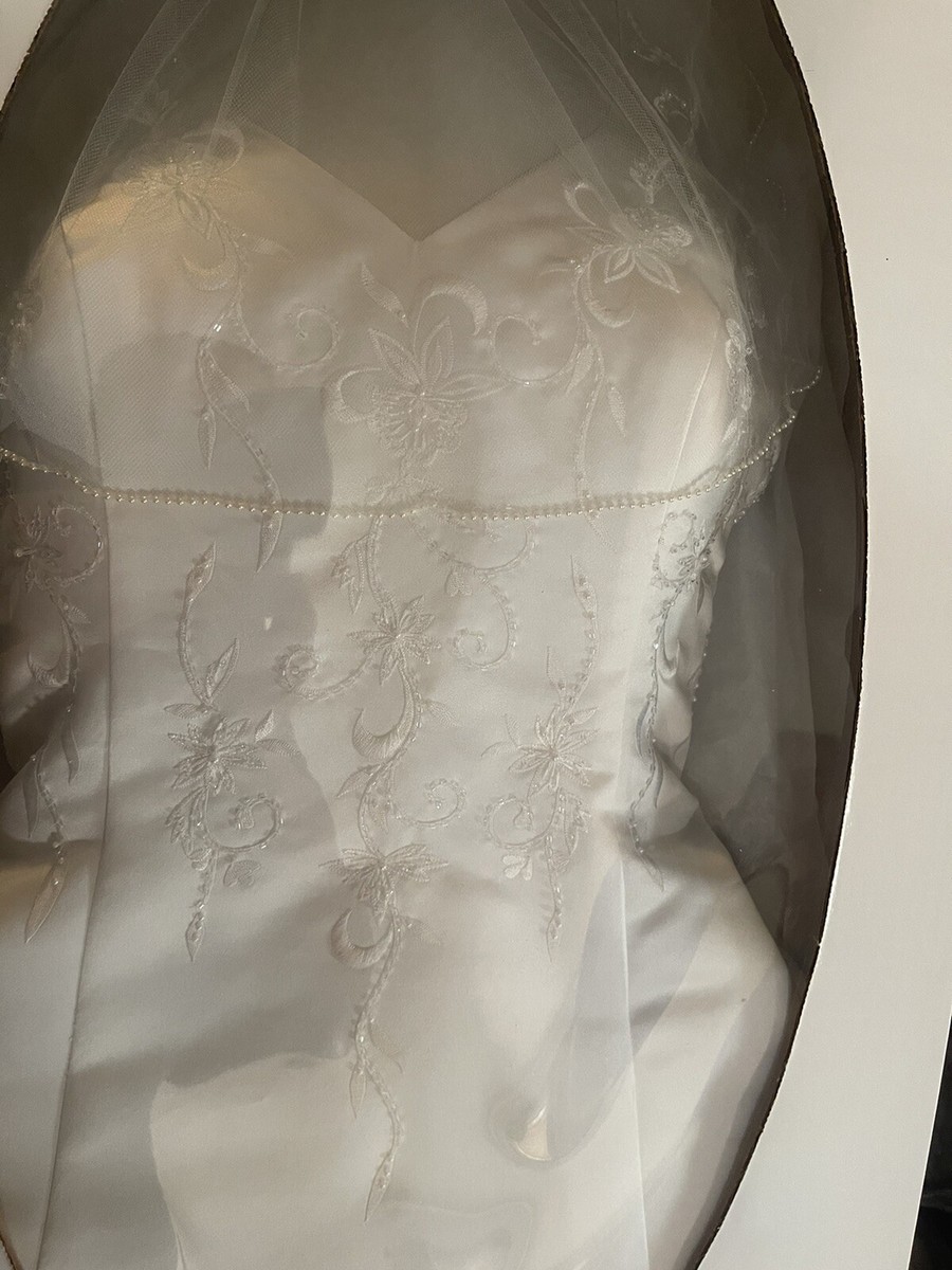 Halter Neck Wedding Dress with Pearl Veil