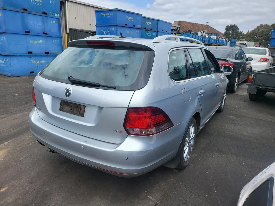 Volkswagen Golf Engine Cover A6 10/2008-01/2016 - image 4 of 4