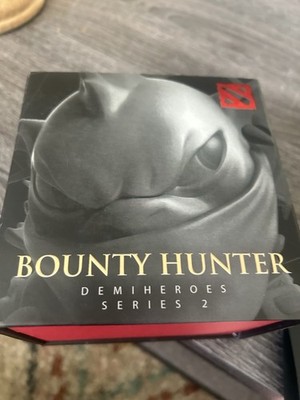 Bounty Hunter BH - DOTA 2 Demiheroes - Figure - Used - With Box  And Charms