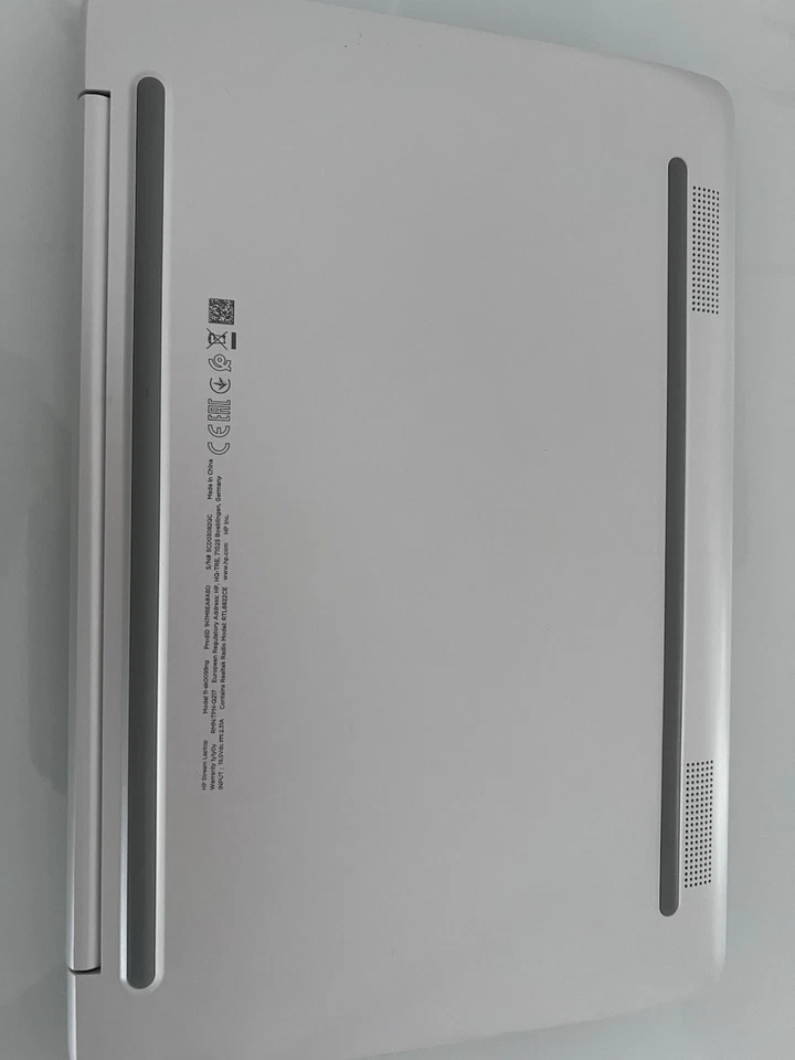 HP Laptop Notebook. Weiß . Seit Monaten Unbenutzt Mit Ladekabel - Bild 3 von 4