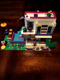 LEGO FRIENDS: Livi's Pop Star House (41135) W/INSTRUCTIONAL MANUAL 100% COMPLETE