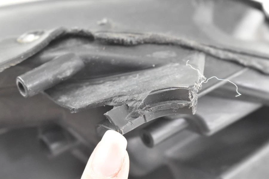 Conjunto de faros de pasajero derecho Mercedes ML320 2010 fabricante de equipos originales usados, pestaña rota Foto 2 de 4