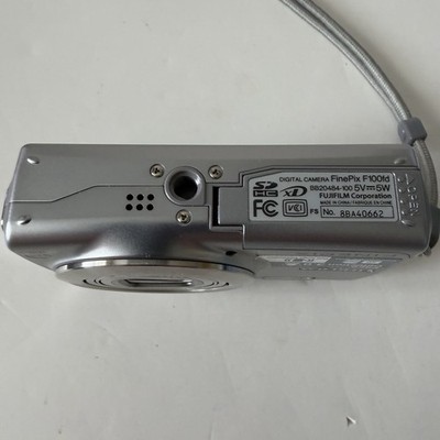 Fujifilm FinePix F100fd Digital Camera Silver w/Battery + Charger