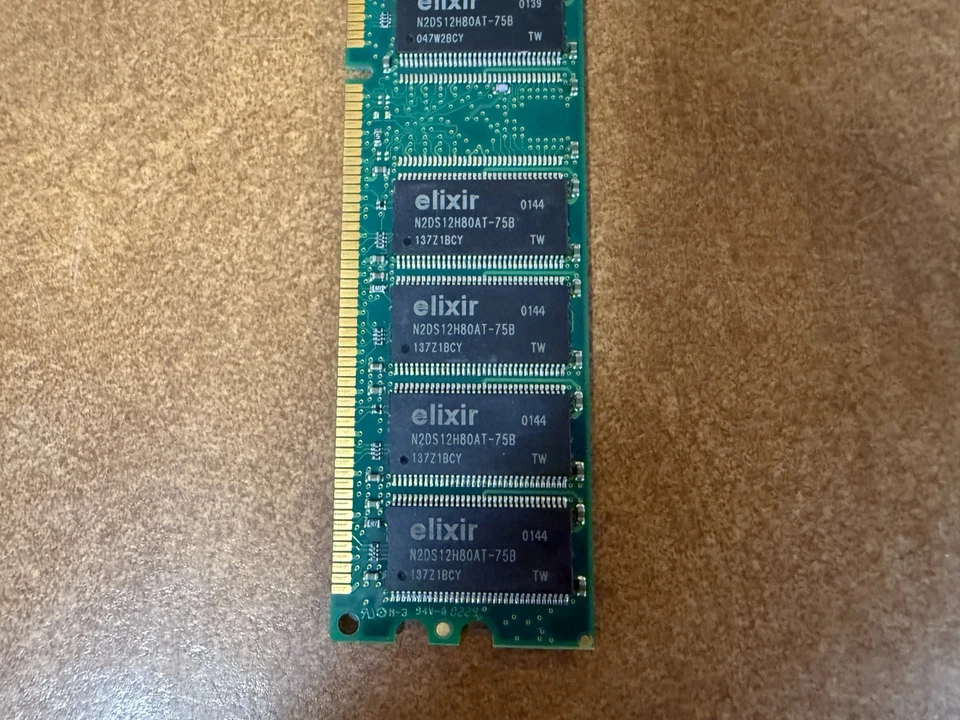 Elixir 256MB DDR-266MHz-CL2.5 PC2100U 266 MHz CL2.5 M2U25H64DS8HA0G-75B Memory - Image 3 of 4
