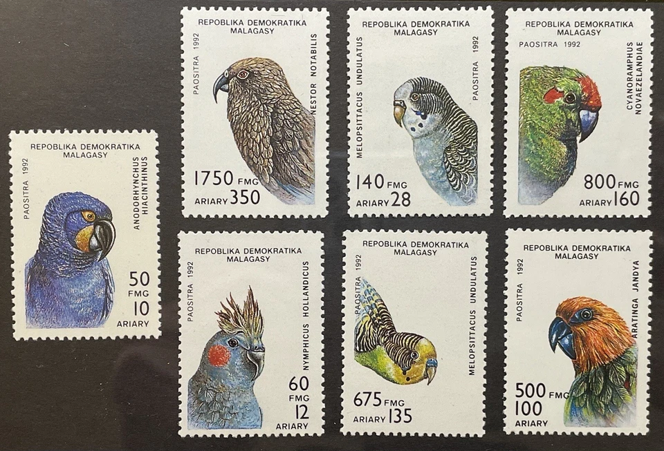 CONJUNTO DE SELOS DE PAPAGAIOS MADAGASCAR 7V + SS 1992 MNH PÁSSAROS FAUNA NATUREZA ARARARA - Imagem 2 de 3