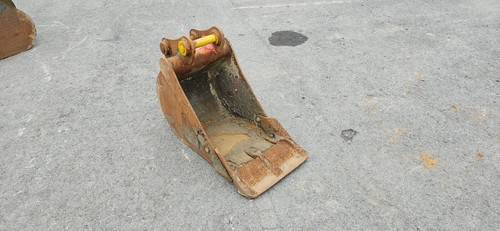 450mm Digging Bucket w/ 45mm Pins - Used - Price £230.00 + VAT @ 20% - B927 - Picture 5 of 8
