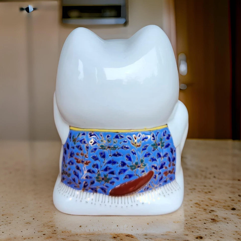 Thai Lucky Cat Figure - Image 3 of 3