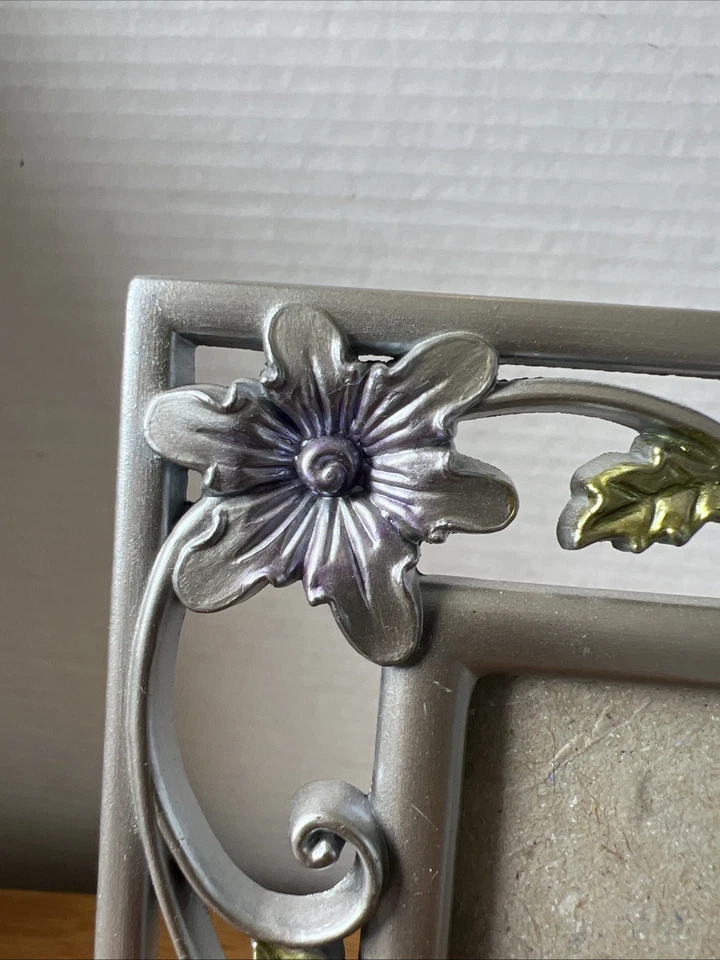 Marco de fotos de metal plateado cepillado para 5"x 7 biselado independiente  Foto 3 de 4