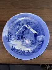Currier & Ives Collector's Plate " The Old Homestead in Winter" 8" Wide