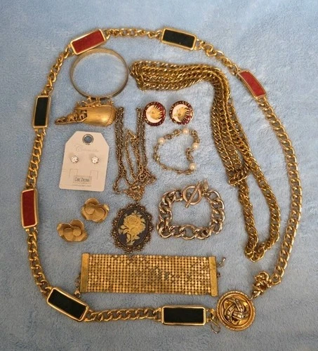 Estate Costume Jewelry Lot. Vtg Gold Tone. Belt Bracelets Necklaces Earrings.L12