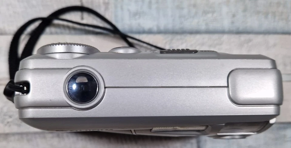 Fujifilm FinePix 2200 2.1MP Compact Digital Camera + Card + Case Silver Working, photo 4 of 5