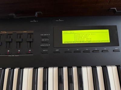 Roland D-70 Synthesizer 76 Keys Super LA Synthesizer - SERVICED | eBay